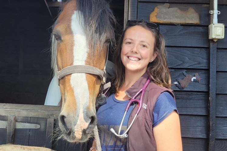 Chessie Nossell joins Seadown Veterinary Services in Hythe